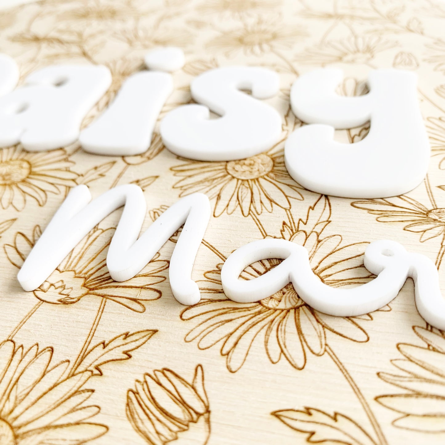 Round 3D Baby Name Sign, Custom Engraved Baby Birth Announcement, Baby Girl Floral Nursery Gift, Personalized Daisy flower Baby shower gift