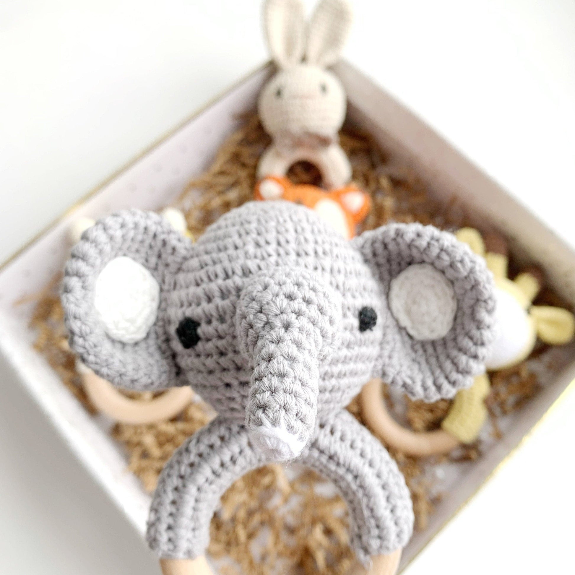 Baby Rattle Newborn, Wooden Crochet Toy Ring, Baby Gift, Knitted Rattle, Baby Sensory Toy, Gender Neutral Baby Shower Gift, Woodland.