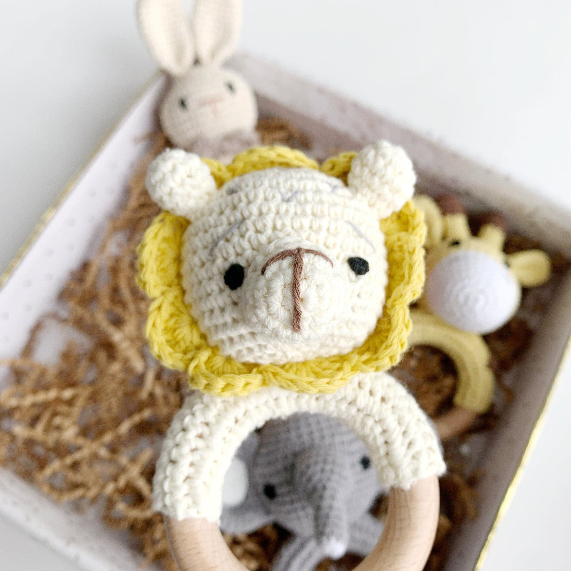Baby Rattle Newborn, Wooden Crochet Toy Ring, Baby Gift, Knitted Rattle, Baby Sensory Toy, Gender Neutral Baby Shower Gift, Woodland.