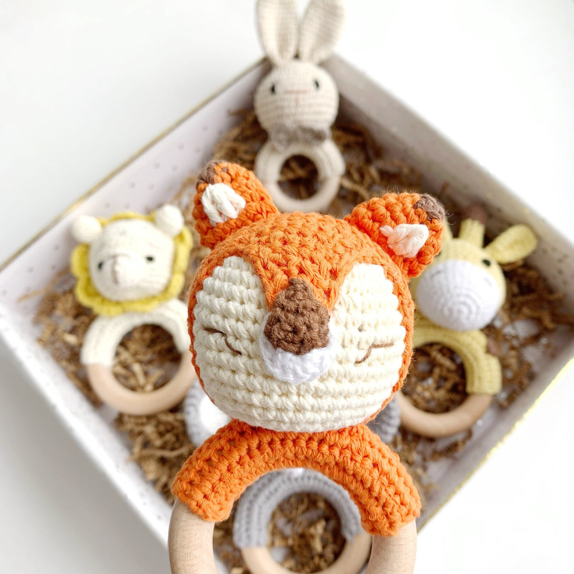 Baby Rattle Newborn, Wooden Crochet Toy Ring, Baby Gift, Knitted Rattle, Baby Sensory Toy, Gender Neutral Baby Shower Gift, Woodland.