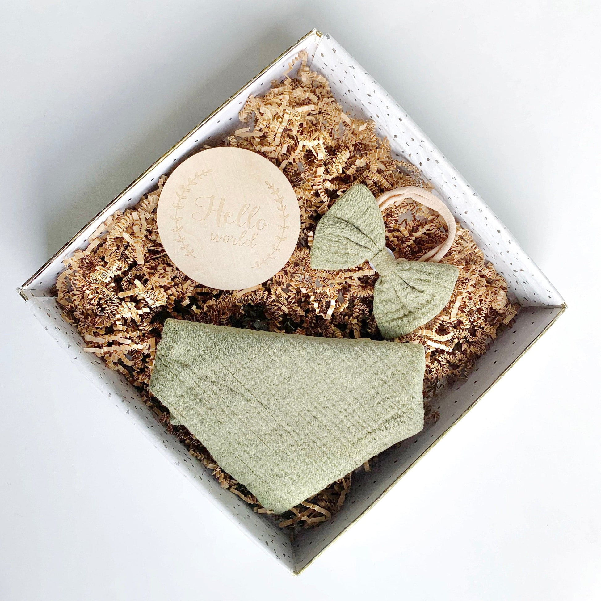 Baby Gift Box Set, Baby Shower Gift basket, Unisex Baby Gift, baby boy gift, baby girl gift, Baby Clothing Gift, Newborn Welcome Gift.