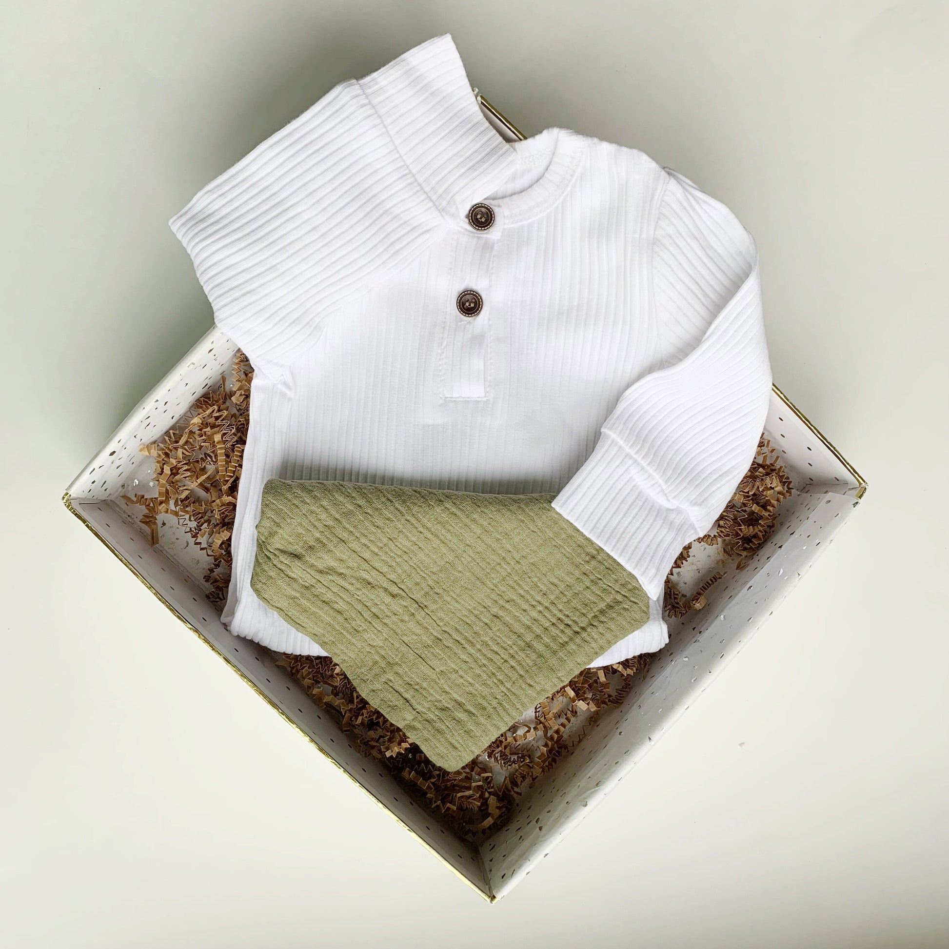 Baby Gift Box Set, Baby Shower Gift basket, Unisex Baby Gift, baby boy gift, baby girl gift, Baby Clothing Gift, Newborn Welcome Gift.